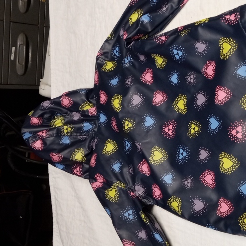 Joe Fresh new girl's lined raincoat. Colored heart design in blue, yellow, grey - Picture 4 of 4